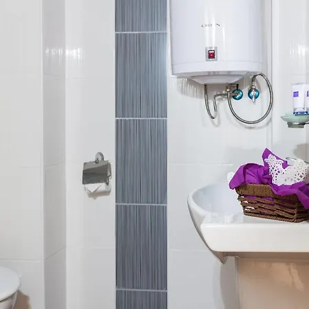Apartment 1bedroom W Balcony &kitchen Wifi ❤rx❤ *